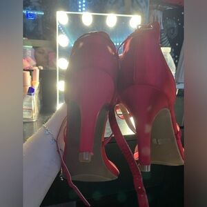 DREAM PAIRS Red heels